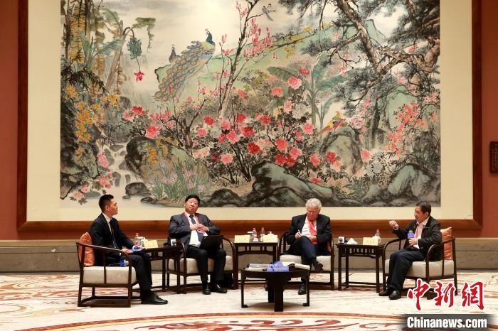 9月27日，尼山世界文明論壇在曲阜舉行，圖為該論壇的“高端訪談”活動?！×籂?攝