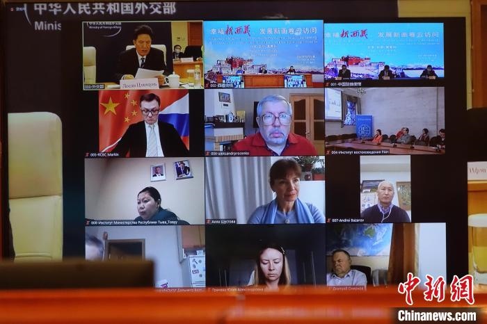 “幸福新西藏、發(fā)展新畫卷”云訪問活動在拉薩、北京、莫斯科等地同時舉行?！∪轿木?攝
