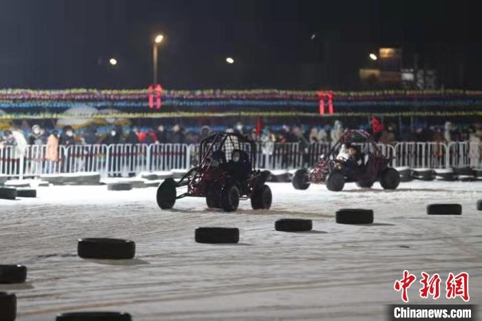 來吧，一起體驗雪地越野車的刺激吧?！∮诤Ｑ?攝