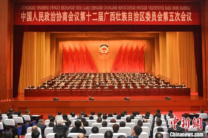 圖為大會閉幕?！∮峋?攝