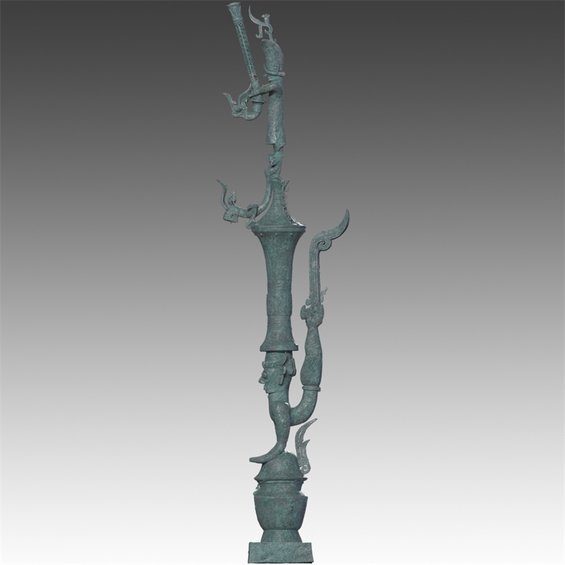 銅罍座倒立鳥足頂尊神像。四川省文物考古研究院供圖