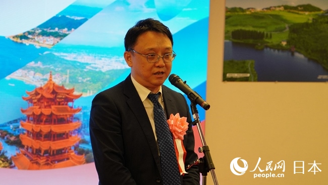 （圖片說(shuō)明：東京中國(guó)文化中心主任羅玉泉致辭。人民網(wǎng)滕雪 攝）