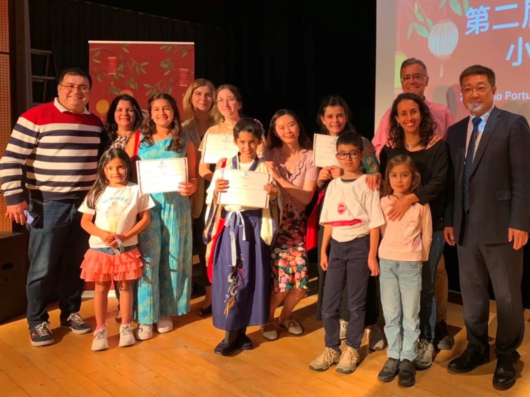葡萄牙圣托馬斯孔子課堂第二屆“漢語橋”小學(xué)生中文秀比賽。圖片來源：里斯本大學(xué)孔子學(xué)院公眾號。