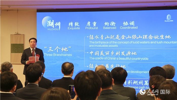 湖州市委書記陳浩介紹湖州市總體情況。（人民網(wǎng) 許可攝）