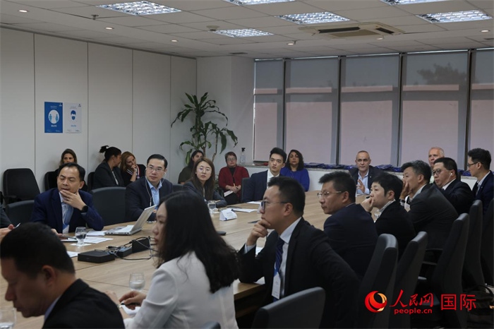 與會代表參與座談交流。（人民網(wǎng)記者 時元皓攝）