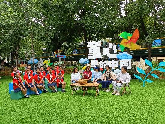 文縣東壩童聲合唱團(tuán)的孩子們在央視大風(fēng)車基地錄制節(jié)目。