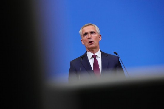 7月6日，在比利時布魯塞爾的北約總部，北約秘書長斯托爾滕貝格在會議后召開新聞發(fā)布會。新華社記者鄭煥松攝