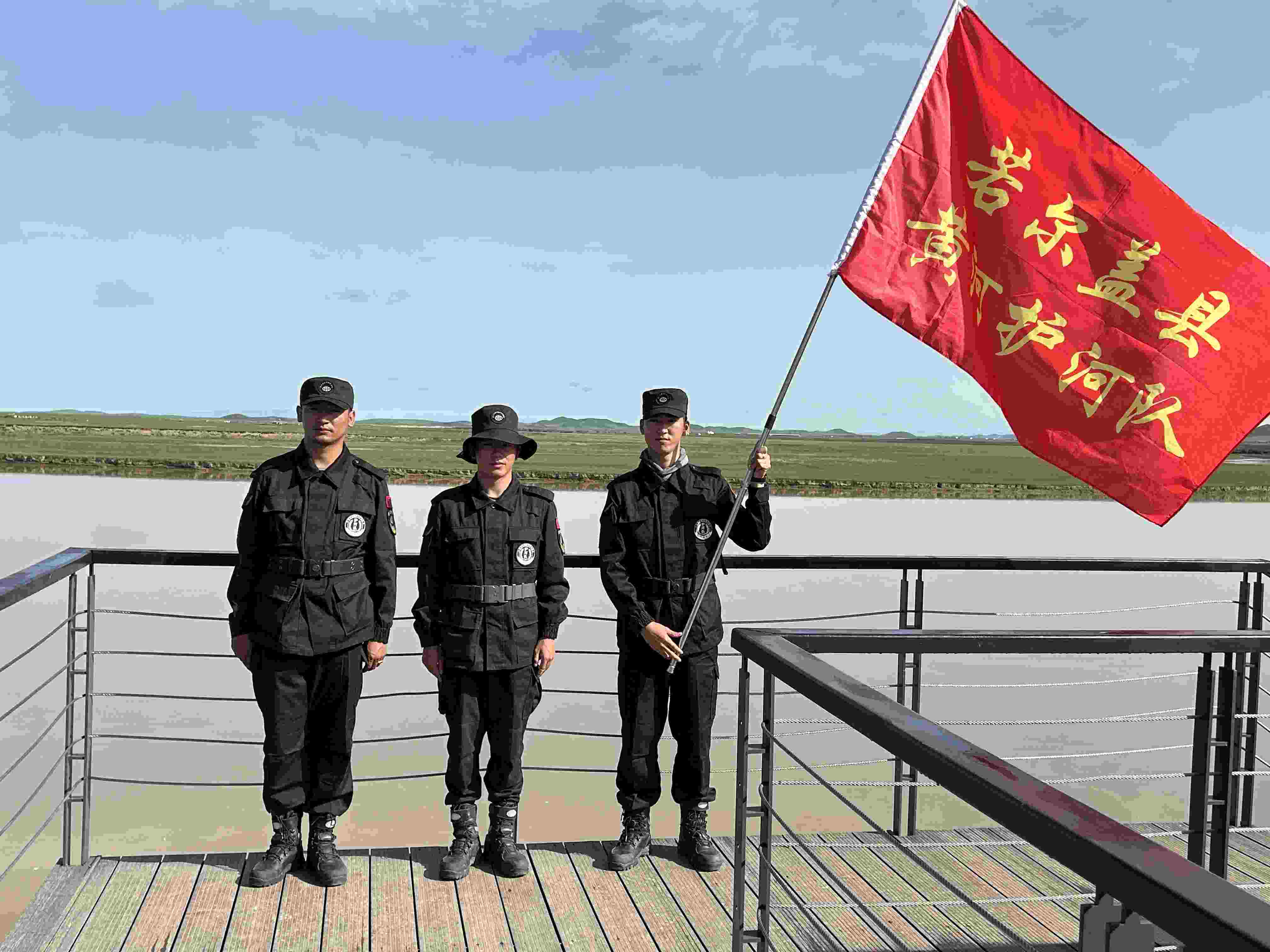 若爾蓋縣黃河護(hù)河隊(duì)。人民網(wǎng) 周靜圓攝