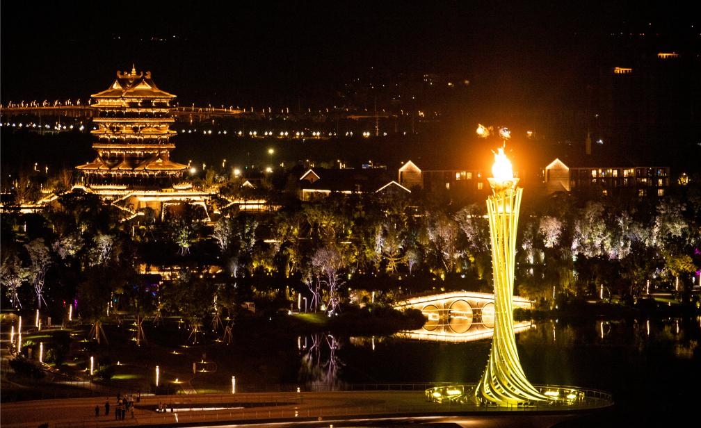 這是7月28日拍攝的成都大運(yùn)會(huì)主火炬。新華社記者曹祎銘攝