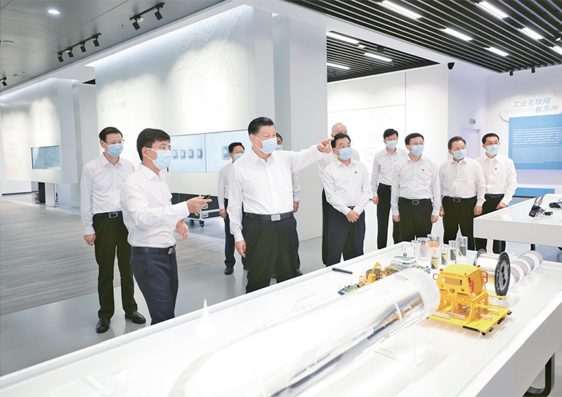 2023年7月5日至7日，中共中央總書記、國家主席、中央軍委主席習(xí)近平在江蘇考察。這是5日下午，習(xí)近平在蘇州工業(yè)園區(qū)考察。 新華社記者 鞠鵬/攝