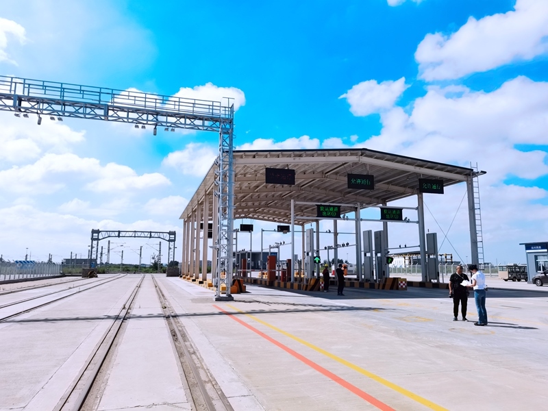 中歐班列（沈陽(yáng)）集結(jié)中心貨運(yùn)通道。人民網(wǎng)記者 栗翹楚攝