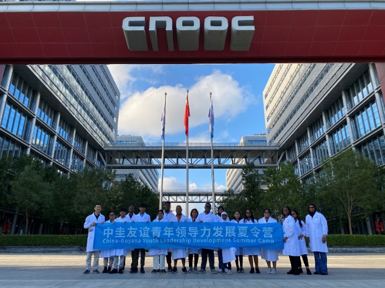 代表團參觀未來科技城。中海油圭亞那有限公司供圖