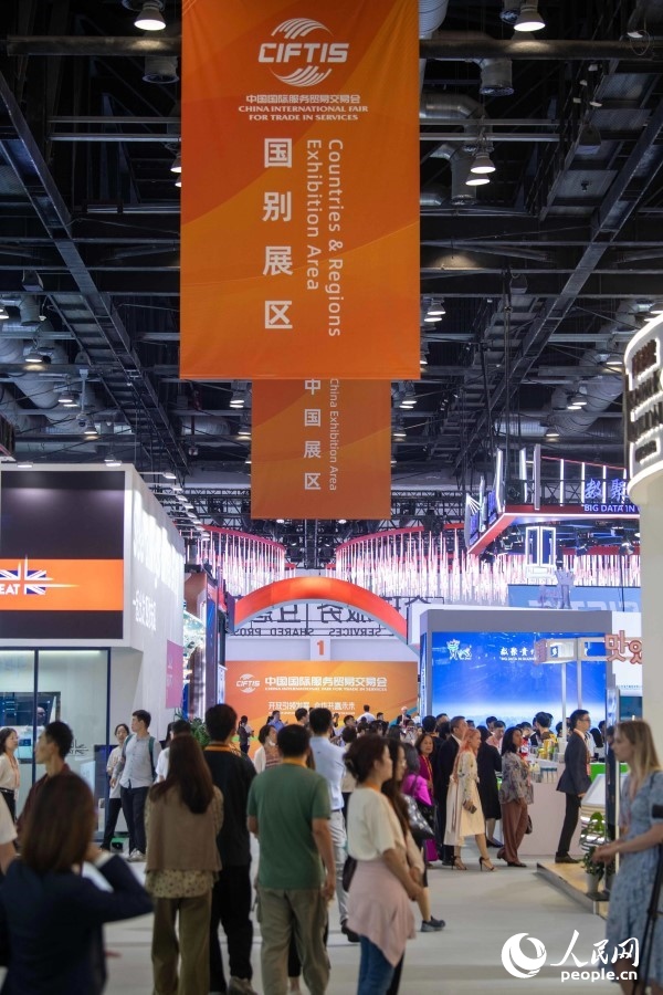 9月2日，服貿(mào)會(huì)國(guó)別展區(qū)，人流如潮。人民網(wǎng)記者 翁奇羽攝
