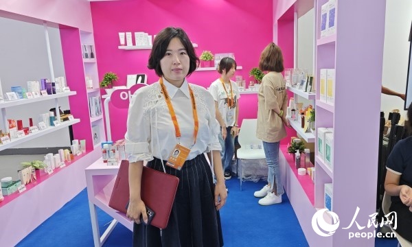 9月3日，韓國(guó)駐華大使館經(jīng)濟(jì)部參贊金至凰接受人民網(wǎng)記者采訪。人民網(wǎng)記者 趙雯博攝