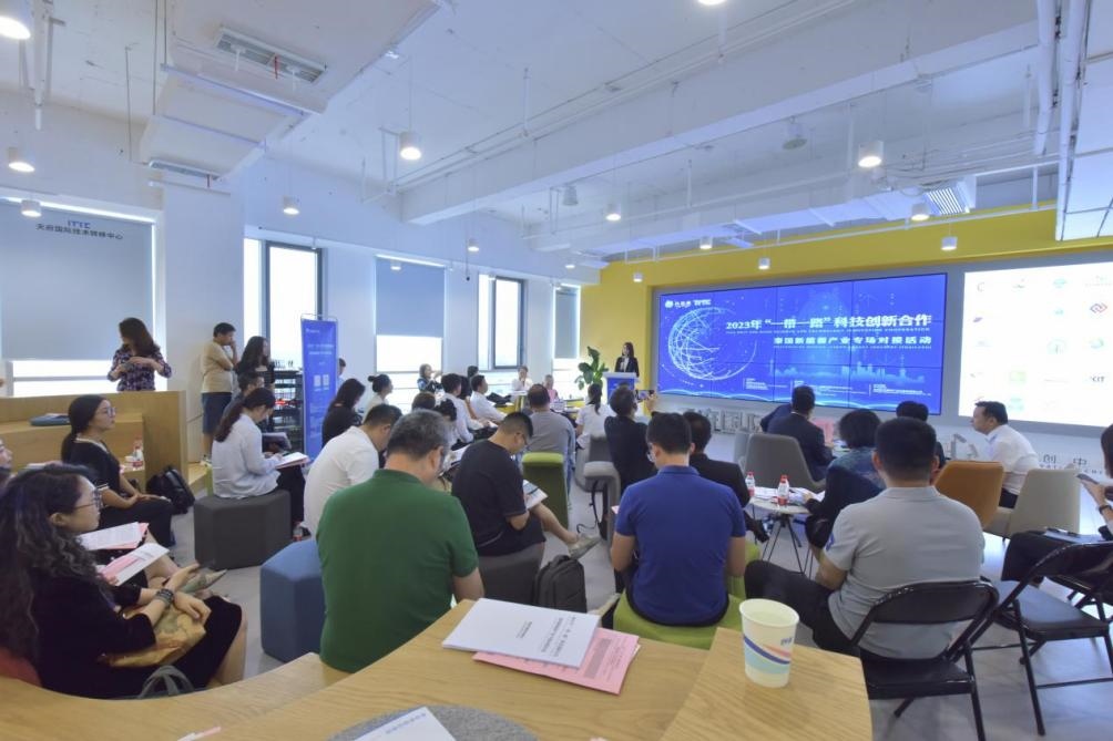 在天府國際技術(shù)轉(zhuǎn)移中心承辦的2023年“一帶一路”科技創(chuàng)新合作——泰國新能源產(chǎn)業(yè)專場對接活動中，中泰企業(yè)機(jī)構(gòu)達(dá)成了合作意向。天府國際技術(shù)轉(zhuǎn)移中心供圖