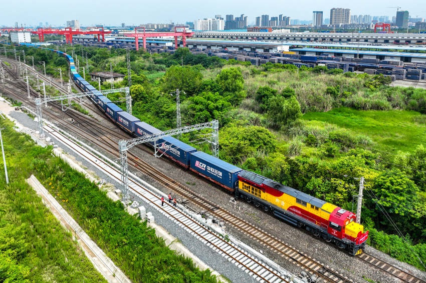 中歐班列（成渝）駛出成都國際鐵路港。青白江區(qū)委宣傳部供圖