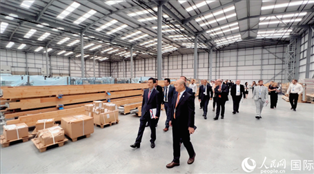 圖為旗艦倉(cāng)現(xiàn)場(chǎng)。人民網(wǎng) 郭錦標(biāo)攝