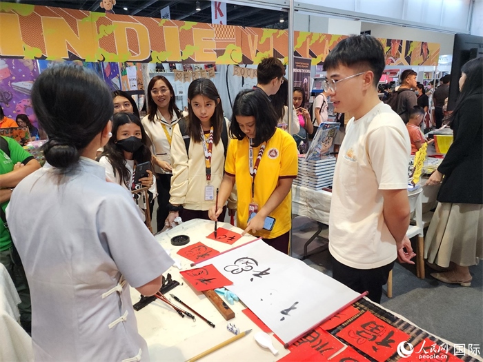 中國圖書展亮相第43屆菲律賓馬尼拉國際書展。人民網(wǎng)記者 樊帆攝