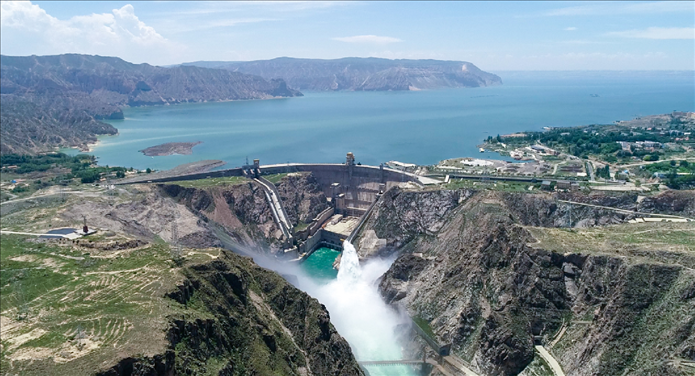 龍羊峽水電站開閘放水。國(guó)家電投黃河公司供圖