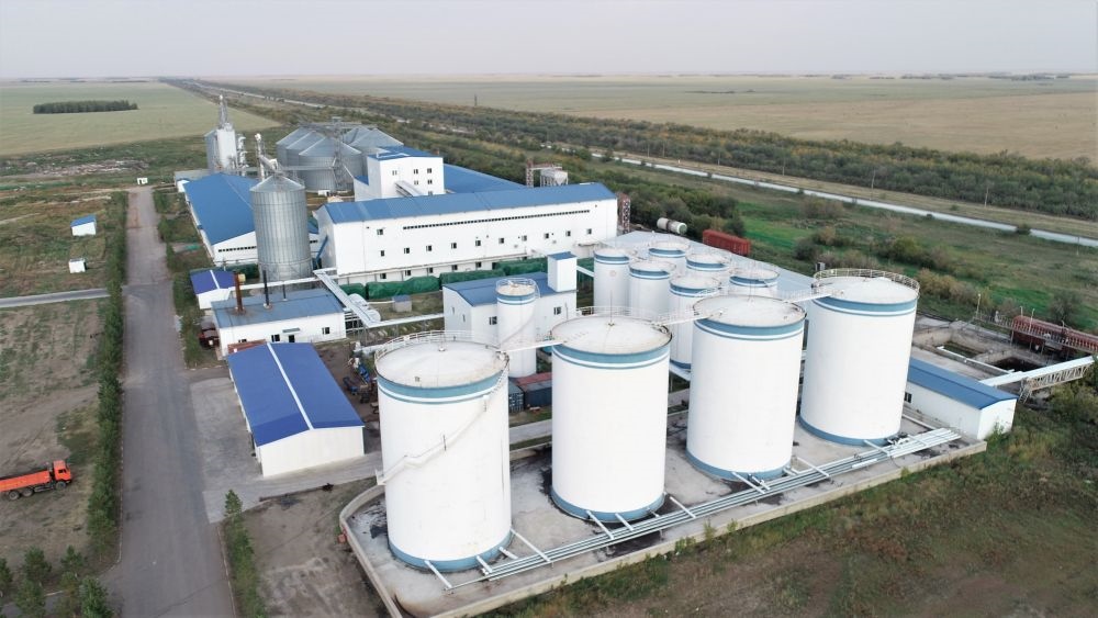 這是2022年9月2日在哈薩克斯坦北哈薩克斯坦州拍攝的愛菊農(nóng)產(chǎn)品物流加工園區(qū)（無人機(jī)照片）。新華社發(fā)（奧斯帕諾夫攝）