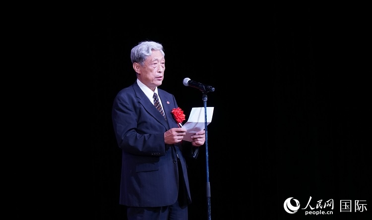 全華聯(lián)會長何德倫發(fā)表致辭。人民網(wǎng) 蔣曉辰攝