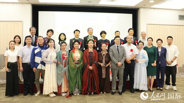 與會(huì)人員合影留念。人民網(wǎng) 許可攝