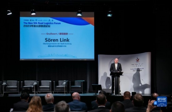 9月21日，在德國杜伊斯堡，杜伊斯堡市市長澤倫·林克出席2023新絲路物流論壇并致辭。新華社記者 張帆 攝