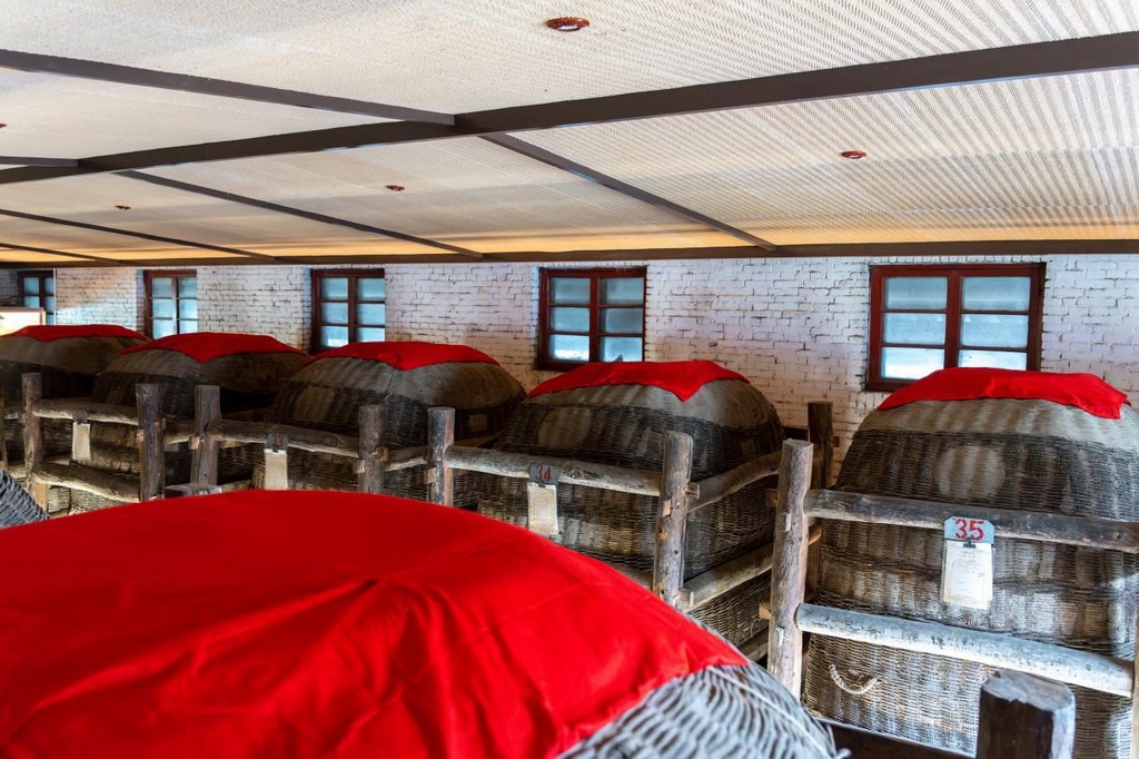 西鳳酒“酒?！辟A存庫(kù) 王哲攝