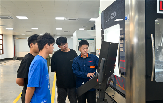 學生們正在實操學習。受訪單位供圖