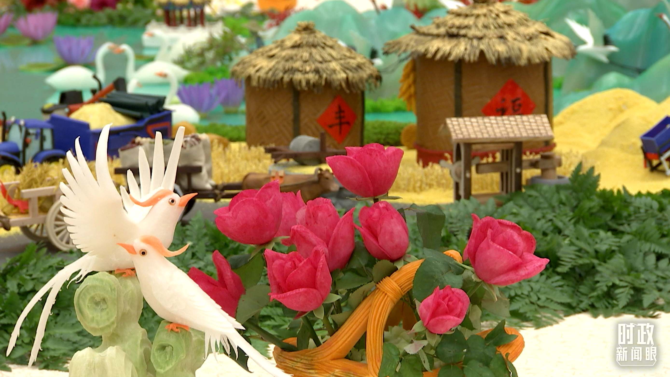 △宴會廳內(nèi)，節(jié)日氛圍濃郁。