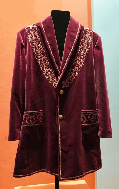 2013年9月，時任哈薩克斯坦總統(tǒng)納扎爾巴耶夫贈送習近平主席的哈薩克斯坦民族服裝。