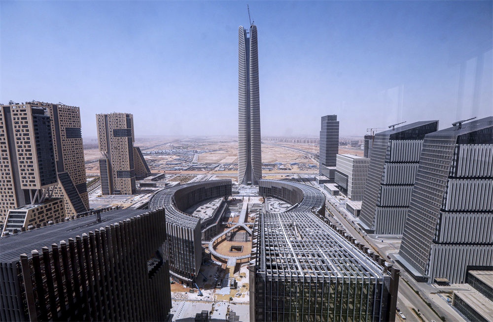 這是在埃及開羅以東拍攝的建設(shè)中的新行政首都中央商務(wù)區(qū)（9月11日攝）。新華社發(fā)（艾哈邁德·戈馬攝）