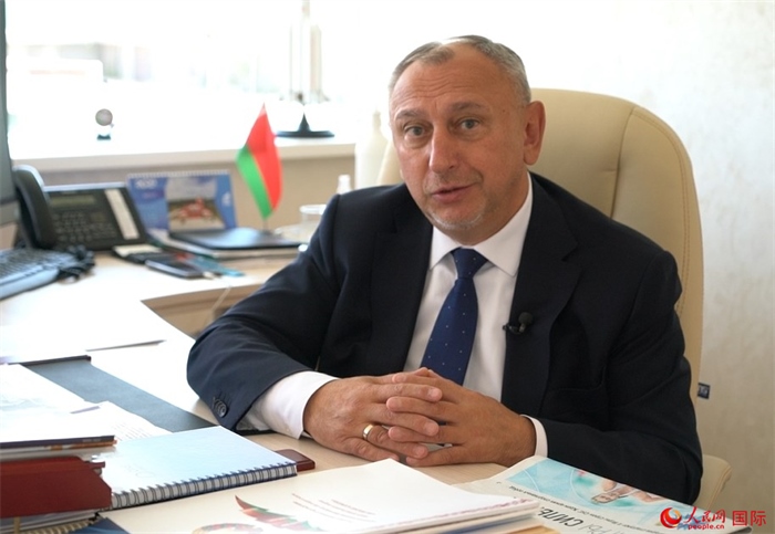 中白工業(yè)園管委會(huì)主任亞歷山大·亞羅申科接受人民網(wǎng)記者采訪。人民網(wǎng) 皇甫萬(wàn)里攝