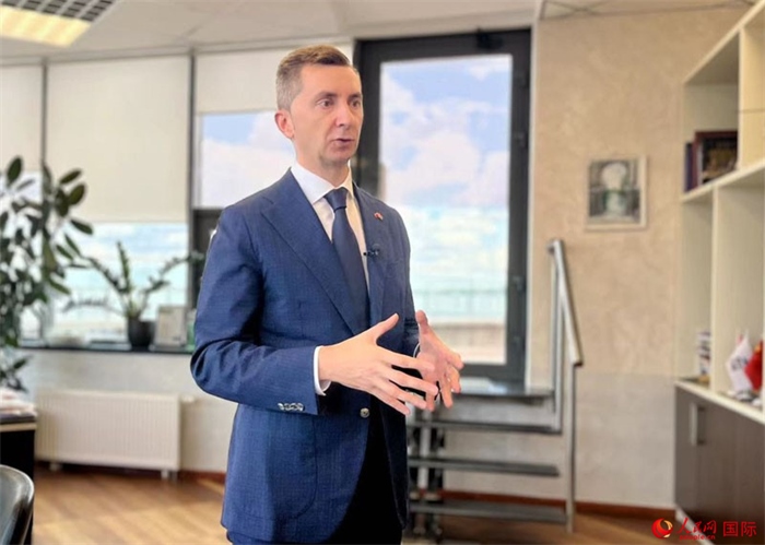 中白工業(yè)園開發(fā)公司第一副總經(jīng)理基里爾·卡羅杰耶夫接受人民網(wǎng)記者采訪。人民網(wǎng)記者 朱虹攝