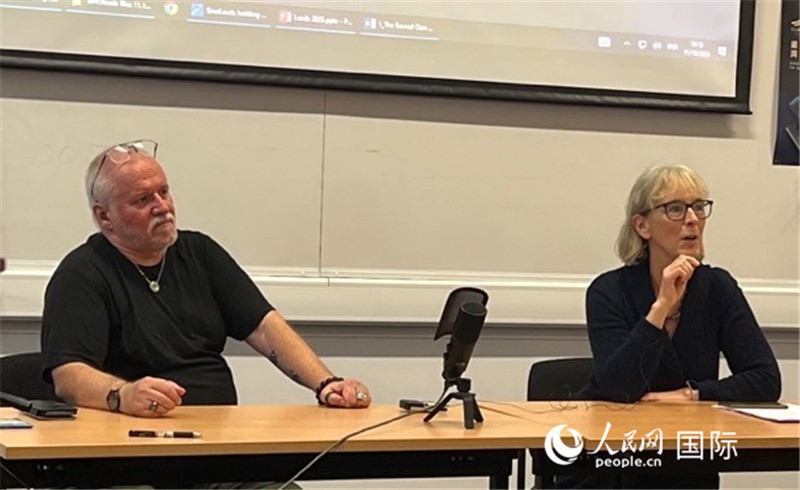 翻譯家韓斌、普華杰與師生交流 攝影 實(shí)習(xí)生王雪珊