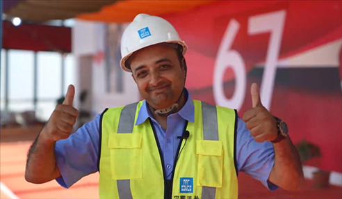 瓦利德·拉馬丹接受人民網(wǎng)記者采訪。嚴川吉雨攝