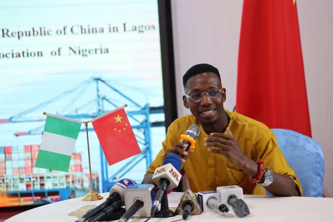 尼日利亞孔子學(xué)院留華同學(xué)會會長吳文仲分享經(jīng)驗(yàn)。駐拉各館總領(lǐng)館供圖