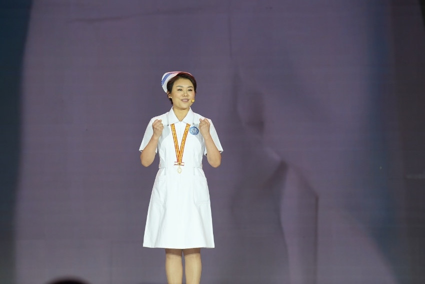 第49屆南丁格爾獎(jiǎng)獲得者、四川大學(xué)華西醫(yī)院護(hù)理部主任蔣艷