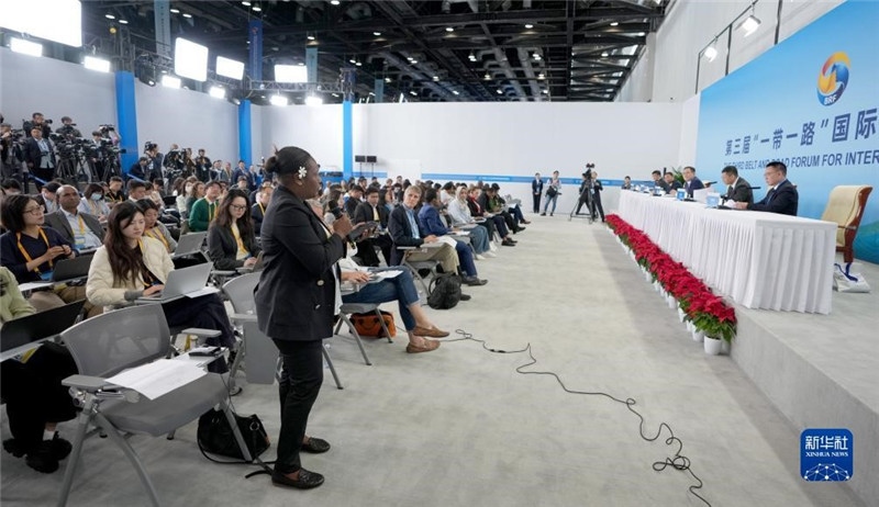 10月16日，第三屆“一帶一路”國際合作高峰論壇新聞中心在北京國家會議中心舉行首場吹風會，邀請自然資源部國際合作司和相關單位負責人介紹有關情況，并回答記者提問。新華社記者 王毓國攝