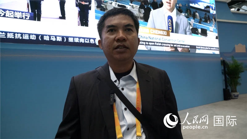 印尼《辛加朗綜合日報(bào)》記者班邦·蘇利斯提奧（Bambang Sulistio）與記者交談。人民網(wǎng) 楊春燕攝