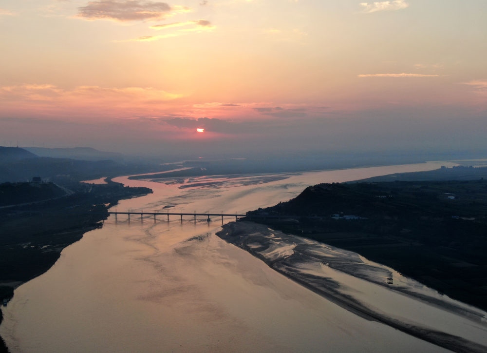  豫陜交界附近拍攝的黃河景色（2020年9月7日攝，無人機照片）。新華社記者 郝源 攝