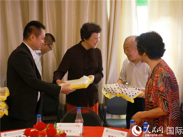 當(dāng)?shù)貢r(shí)間10月23日，國務(wù)院僑務(wù)辦公室主任陳旭在巴西華人文化交流協(xié)會會館出席里約僑界舉辦的重陽節(jié)敬老聯(lián)歡活動。人民網(wǎng)記者 陳海琪攝