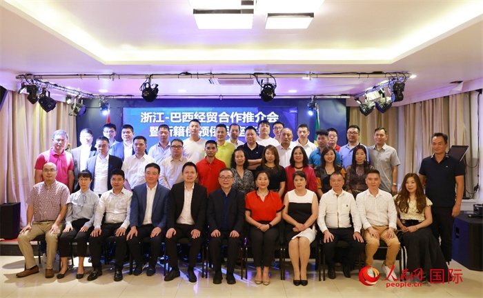 與會嘉賓合影。人民網(wǎng)記者 陳海琪攝