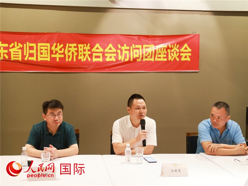 中國駐里約總領(lǐng)館副總領(lǐng)事王尉育（中）在座談會(huì)上致辭。人民網(wǎng)記者 陳海琪攝