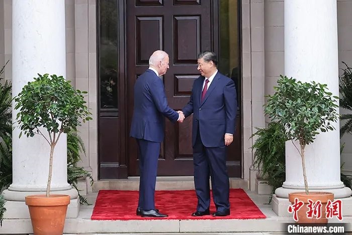 當(dāng)?shù)貢r(shí)間11月15日，中國國家主席習(xí)近平在美國舊金山斐洛里莊園同美國總統(tǒng)拜登舉行中美元首會晤。中新社記者 盛佳鵬 攝