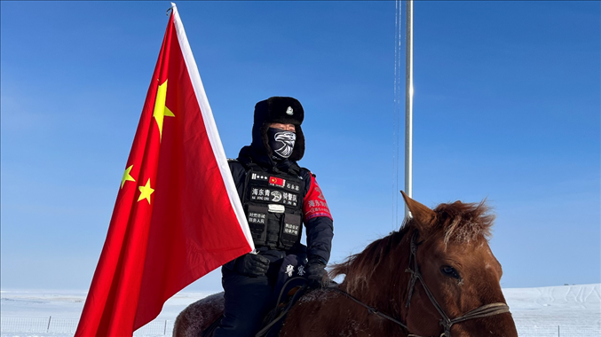 呼倫貝爾陳巴爾虎旗公安局副局長石永志。人民網(wǎng)記者 張敏穎攝