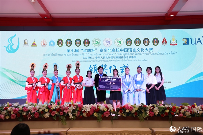 來自瑪哈沙拉坎大學(xué)的參賽隊(duì)伍榮獲一等獎(jiǎng)。人民網(wǎng)記者 孫廣勇攝