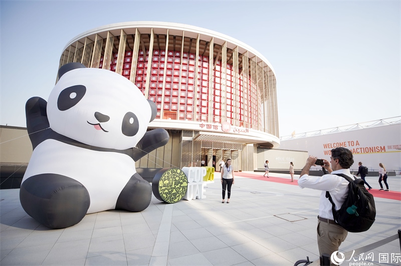 聯(lián)合國(guó)氣候變化迪拜大會(huì)中國(guó)角舉辦的氣候行動(dòng)漫畫(huà)展。人民網(wǎng)記者 任皓宇攝