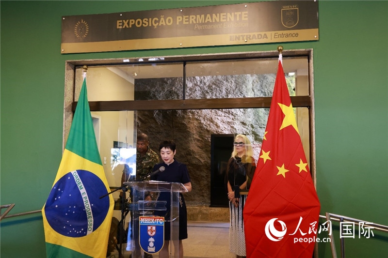 中國(guó)駐里約總領(lǐng)事田敏在攝影展開(kāi)幕式上致辭。 人民網(wǎng)記者 陳海琪攝