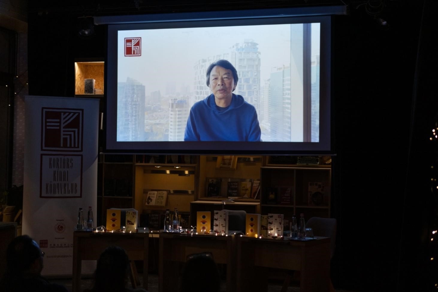 劉震云通過(guò)視頻介紹小說(shuō)。摩爾多瓦尼·巴爾納巴斯攝